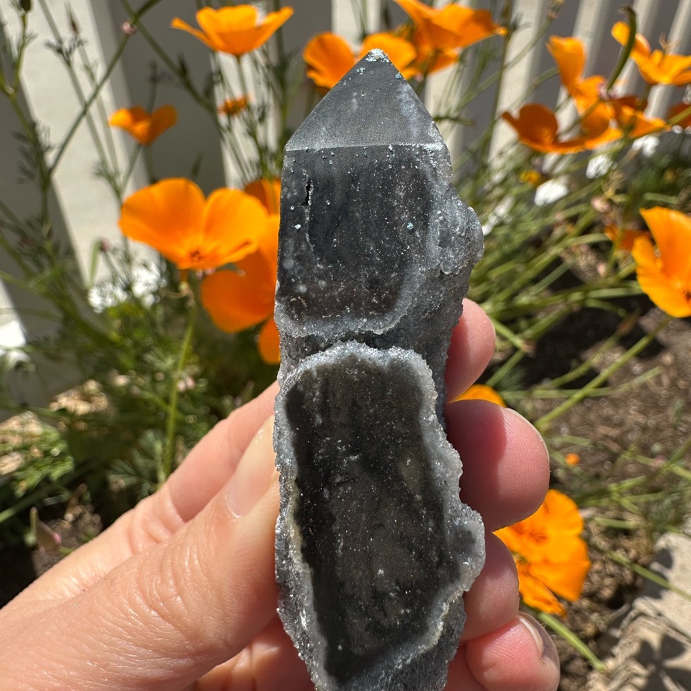 Gray Crystal Point - Picture 3 of 4